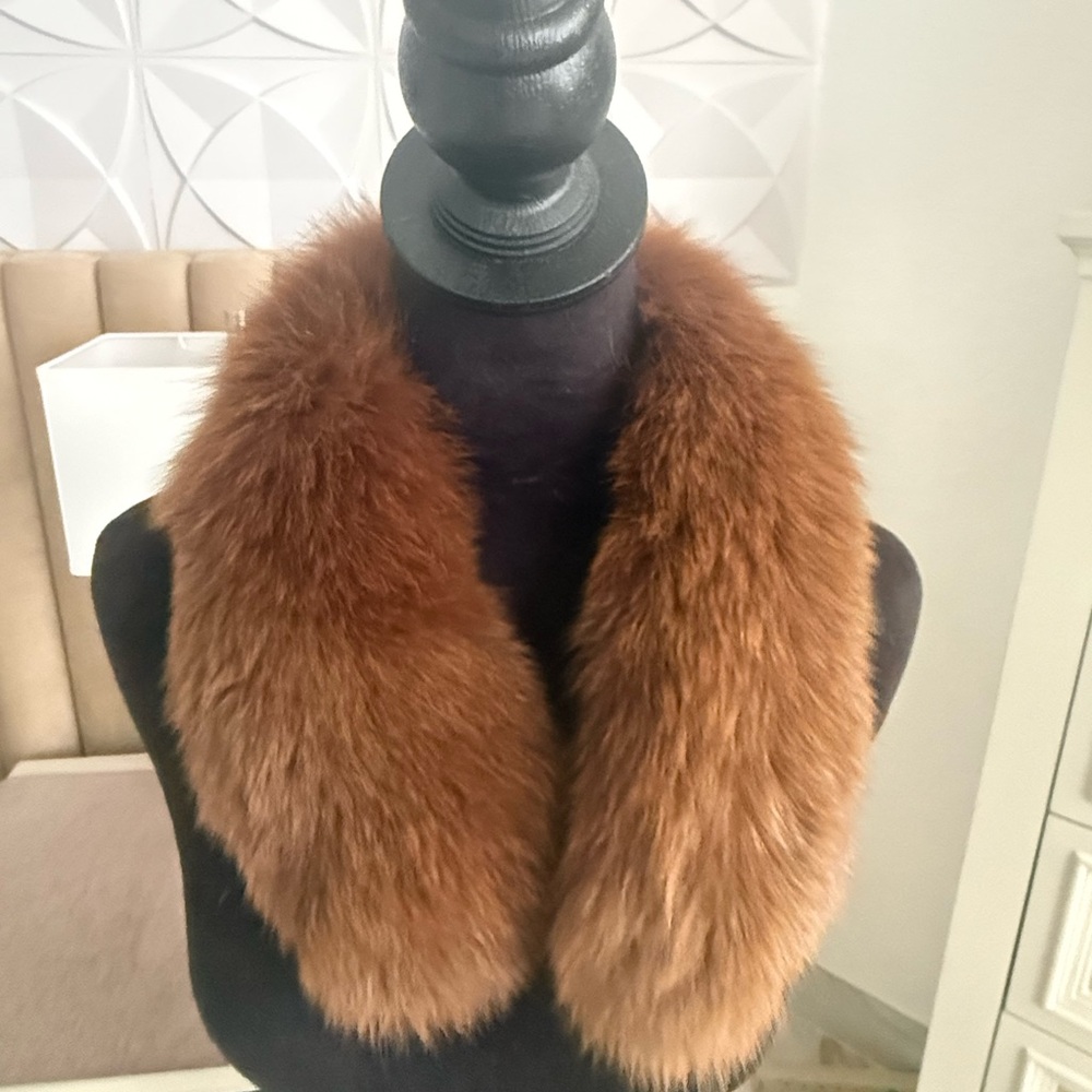 Real tix fur collar clip on